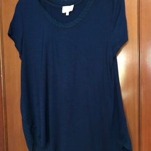 Cute t-shirt with cool patterned detailing on back